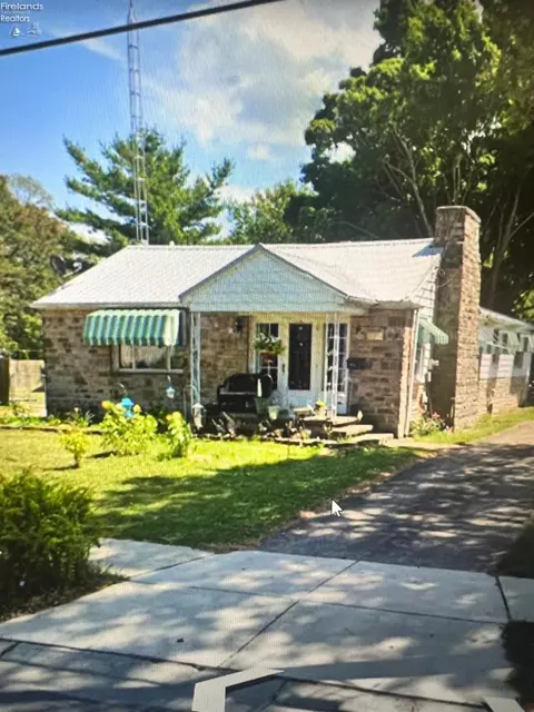 216 Schiller Ave, Sandusky, OH 44870