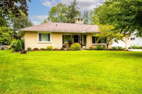 6 Woodward Dr, Norwalk, OH 44857