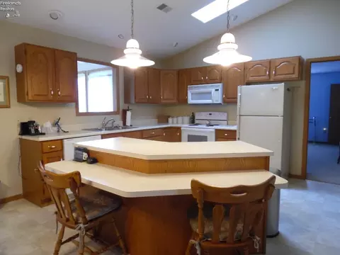 111 Leonard St, Willard, OH 44890 photo 4