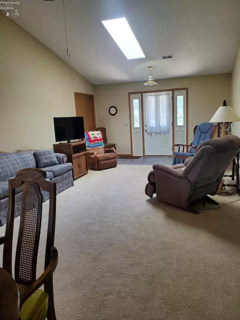 111 Leonard St, Willard, OH 44890 photo 3