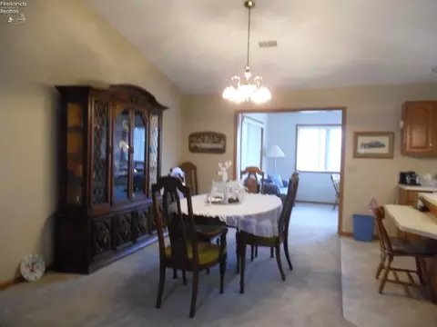 111 Leonard St, Willard, OH 44890 photo 5