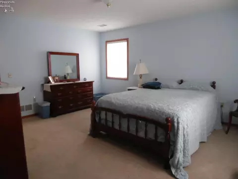 111 Leonard St, Willard, OH 44890 photo 10