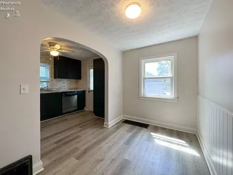 210 High St, Elyria, OH 44035 photo 13