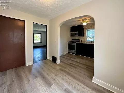 210 High St, Elyria, OH 44035 photo 11