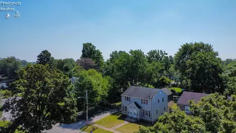 210 High St, Elyria, OH 44035 photo 8