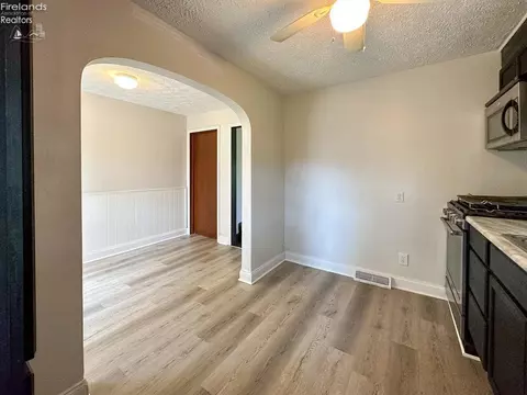 210 High St, Elyria, OH 44035 photo 12