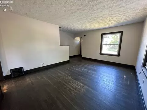 210 High St, Elyria, OH 44035 photo 16