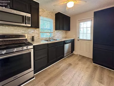 210 High St, Elyria, OH 44035 photo 10