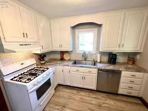 1015 S Main St, Huron, OH 44839 photo 11
