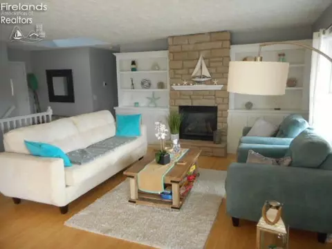 1131 Meadowview Rd, Willard, OH 44890 photo 4