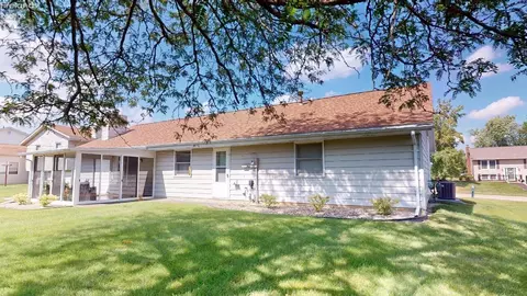 515 Cottonwood Dr, Willard, OH 44890 photo 2