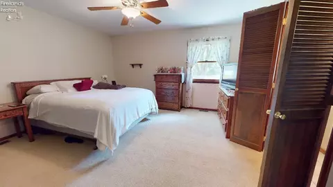 515 Cottonwood Dr, Willard, OH 44890 photo 15