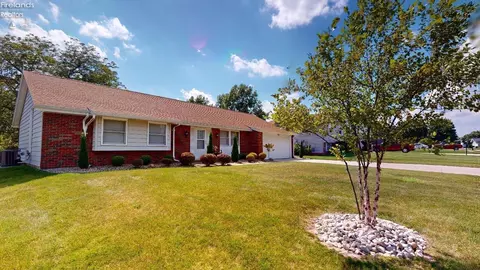 515 Cottonwood Dr, Willard, OH 44890 photo 3