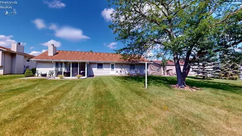 515 Cottonwood Dr, Willard, OH 44890 photo 4