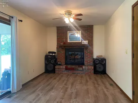 515 Cottonwood Dr, Willard, OH 44890 photo 11
