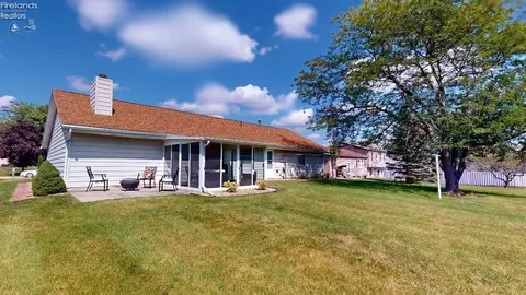 515 Cottonwood Dr, Willard, OH 44890 photo 5