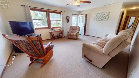 515 Cottonwood Dr, Willard, OH 44890 photo 8