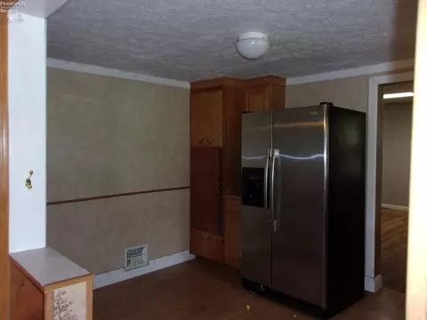 380 E Maple St, Clyde, OH 43410 photo 6