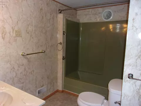 380 E Maple St, Clyde, OH 43410 photo 8