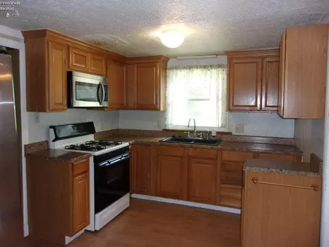 380 E Maple St, Clyde, OH 43410 photo 5