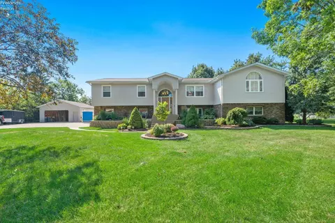 5415 Isch Rd, Walbridge, OH 43465