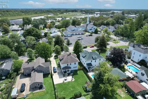 217 Center St, Huron, OH 44839 photo 4