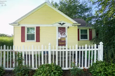 7411 Hayes Ave, Sandusky, OH 44870