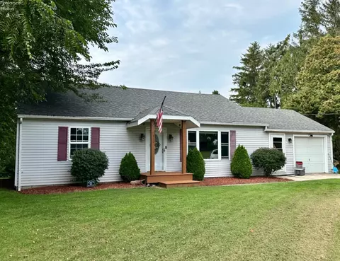 5516 St Rt 101, Clyde, OH 43410