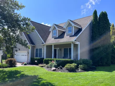 607 Heron Dr, Huron, OH 44839