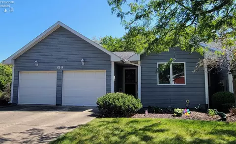816 Elizabeth Dr, Huron, OH 44839