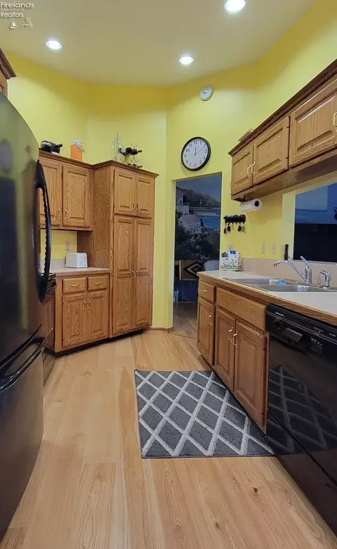 816 Elizabeth Dr, Huron, OH 44839 photo 18