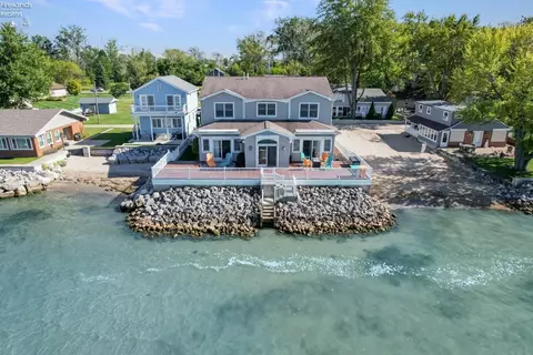 3045 E Shore Dr, Port Clinton, OH 43452