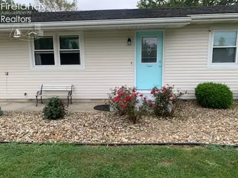 654 Holiday Dr, Willard, OH 44890 photo 4