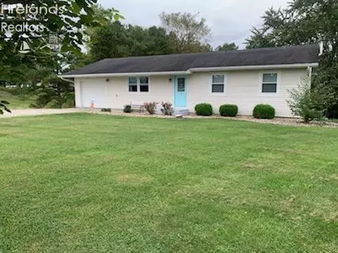 654 Holiday Dr, Willard, OH 44890 photo 2