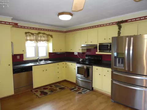 805 Clark St, Willard, OH 44890 photo 4