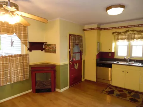 805 Clark St, Willard, OH 44890 photo 5