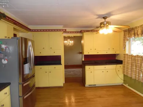 805 Clark St, Willard, OH 44890 photo 6