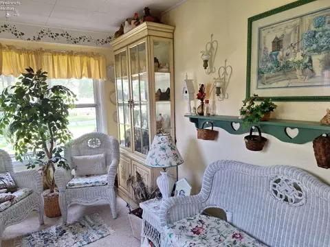 805 Clark St, Willard, OH 44890 photo 23