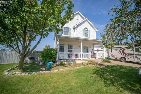 2104 N Reserve Cir, Lorain, OH 44053
