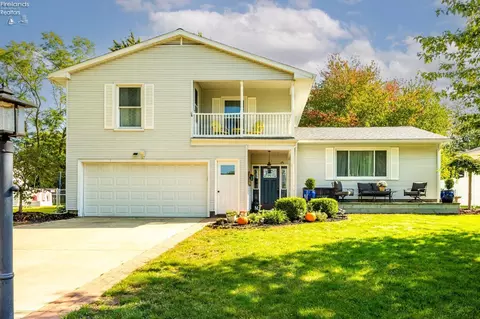 2718 Sweetbriar Dr, Sandusky, OH 44870