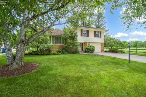3018 Ferry Ln, Sandusky, OH 44870
