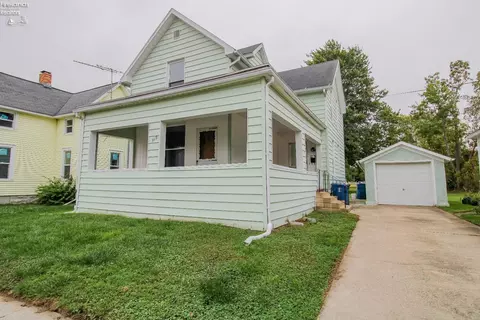319 N Wayne St, Fremont, OH 43420