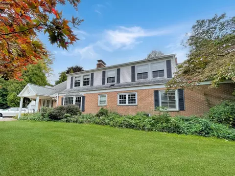 2514 Fairway Ln, Sandusky, OH 44870