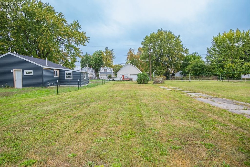 242 W Lytle St