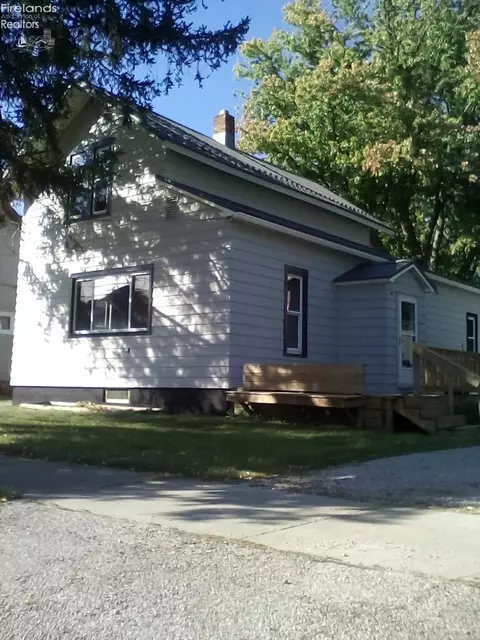 50 W Main St, Greenwich, OH 44837