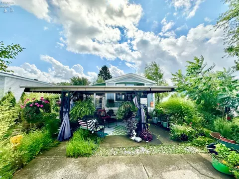 192 N Compass Dr, Vermilion, OH 44089