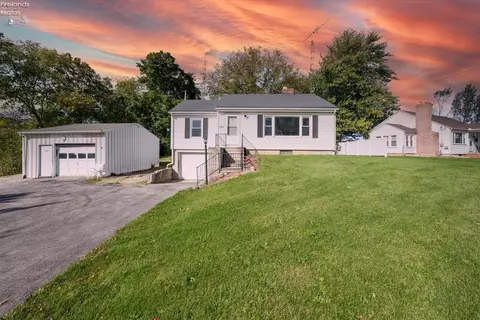 12261 W Sr 105, Oak Harbor, OH 43449