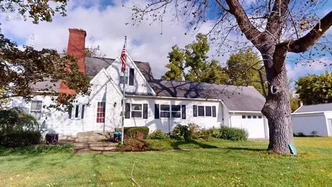 4011 Harris Rd, Sandusky, OH 44870