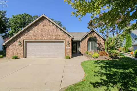 2105 Westwind Dr, Sandusky, OH 44870