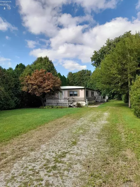 410 W Adams St, Green Springs, OH 44836